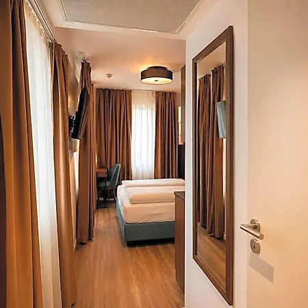 Hotel Lillys Munchen 3*