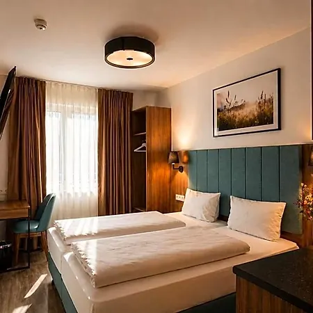 Lillys Munchen Hotel 3*